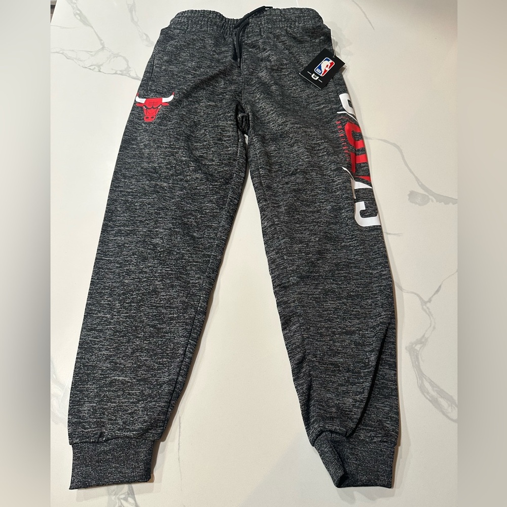 Chicago Bulls Youth Sweatpants / Joggers (Medium 10-12) Retails For $60